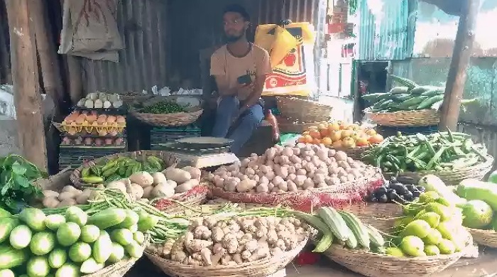 চুনারুঘাটে নিত্য প্রয়োজনীয় দ্রব্যমূল্য বৃদ্ধি,প্রশাসনের সুদৃষ্টি দেওয়ার দাবি 