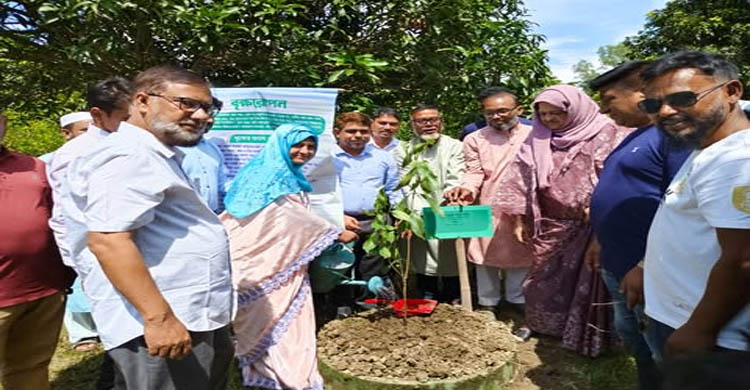 এসওএস চিলড্রেনস ভিলেজ এর গাছের চারা ও শিক্ষা উপকরণ প্রদান