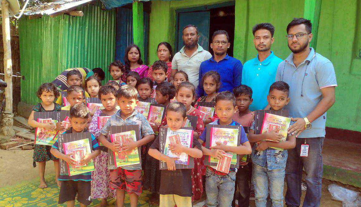 চা শ্রমিক পরিবারের ২০ জন শিক্ষার্থী পেলো শিক্ষা উপকরণ 