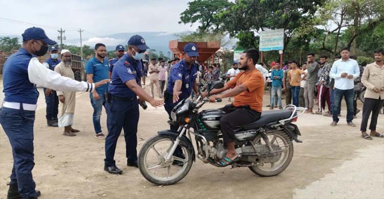 কোম্পানীগঞ্জে নিয়ম না মানলেই গুনতে হচ্ছে জ রি মা না