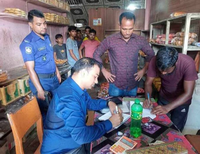  বানিয়াচংয়ে অস্বাস্থ্যকর পরিবেশে বেকারি পণ্য উৎপাদন ভ্রাম্যমাণ আদালতে জরিমানা