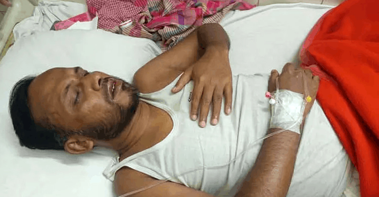 মুঠোফোনে ছবি দেখে সাংবাদিক শাহজাহানের উপর দু*র্বৃ ত্ত*দের হা*মলা