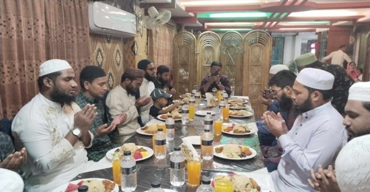 শিক্ষকদের সম্মানে শ্রীমঙ্গলে ইফতার মাহফিল