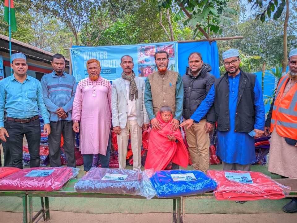 নরসিংপুর সমাজ কল্যাণ সংস্থার উদ্যোগে শীতার্তদের মাঝে কম্বল বিতরণ 