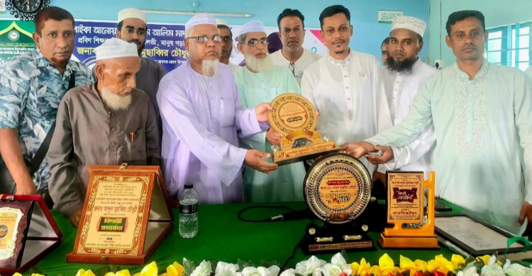 বিশ্বনাথে দশপাইকা আলিম মাদ্রাসার সহকারী শিক্ষক মাওলানা আব্দুল  মোছাব্বিরকে বিদায়ী সংবর্ধনা প্রদান