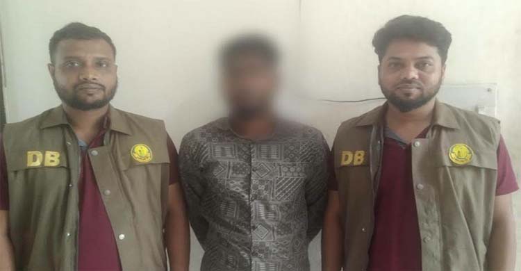 সিলেটের হনুফা ভিলার সামনা থেকে আ ট ক রনি