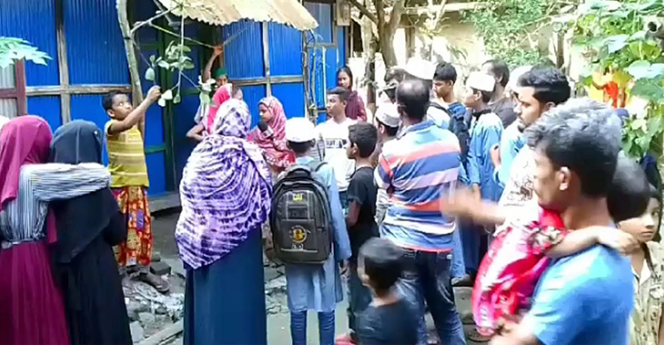 &lsquo;আমারে বাঁচাও, আমি  জ্বইলা যাইতাছি&rsquo;