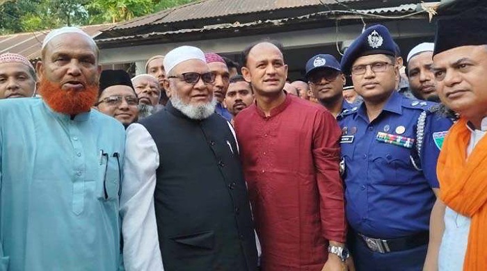 মুক্তিযুদ্ধ বিষয়ক মন্ত্রী চুনারুঘাটে মুড়ারবন্দ মাজার জিয়ারত করেন