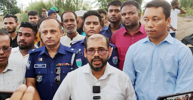 দোয়ারাবাজারে খাসিয়ামারা নদী পরিদর্শনে জেলা প্রশাসক