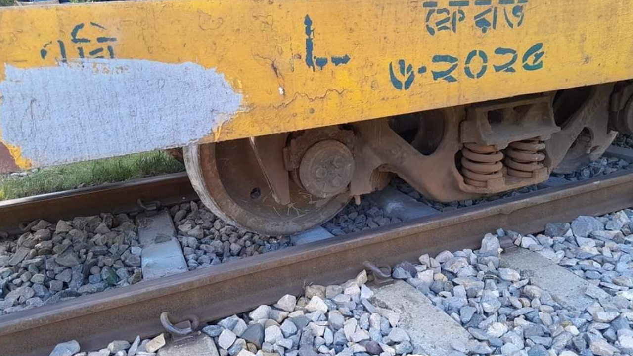 ব্রাহ্মণবাড়িয়ায় ট্রেনের ওয়াগন লাইনচ্যুত