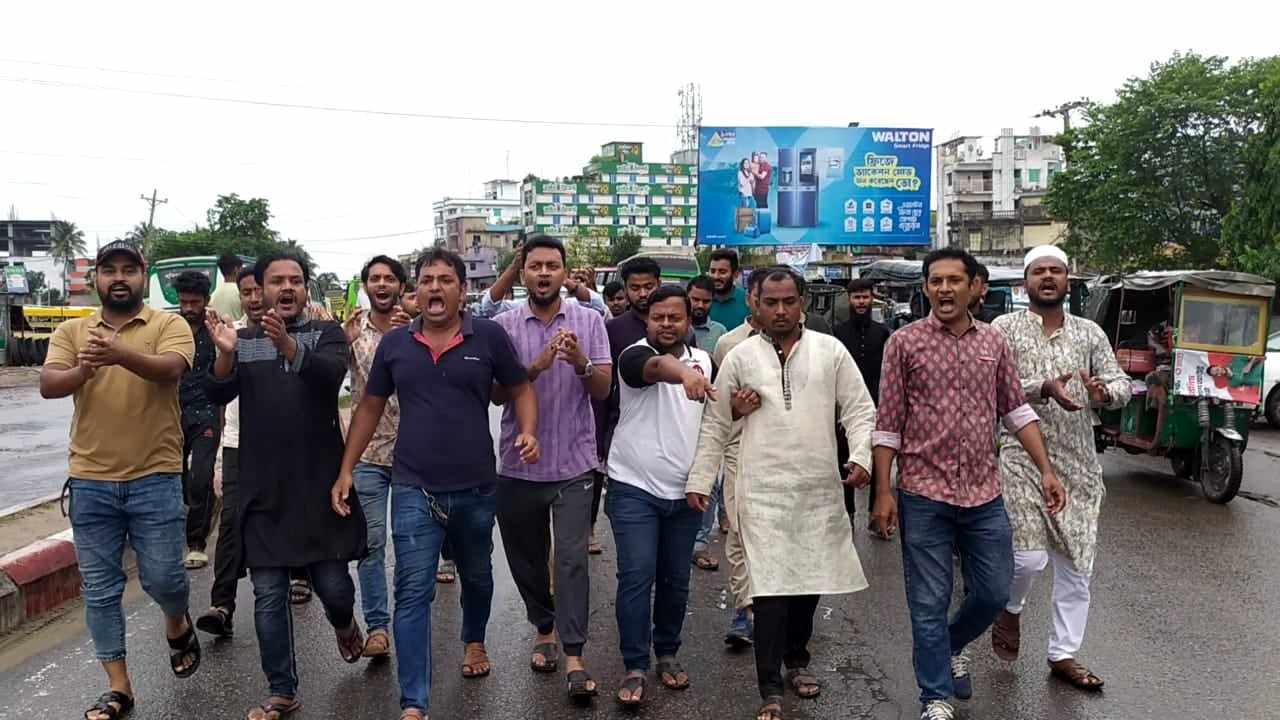 গোপালগঞ্জে কেন্দ্রীয় স্বেচ্ছাসেবক দলের নেতা নিহত মাধবপুরে বিক্ষোভ   