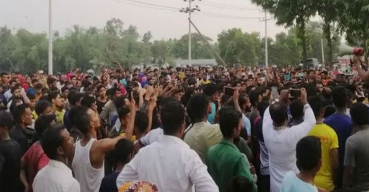 হবিগঞ্জে শ্রমিকদের বকেয়া বেতনের দাবিতে মহাসড়ক অবরোধ