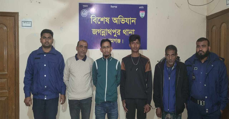 জগন্নাথপুরে মা দ ক ব্যবসায়ী সহ ৪ জন গ্রে প্তা র