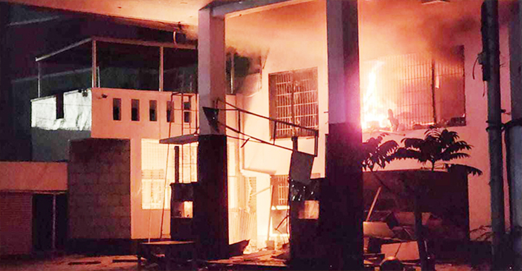 ফিলিং স্টেশনের আগুনে দগ্ধ ৮ জন বার্ন ইনস্টিটিউটে 