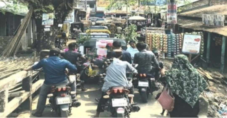 জগন্নাথপুরে তীব্র যানজটে জ ন দু র্ভো গ