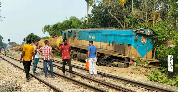 শ্রীমঙ্গলে চালকের অসা ব ধা ন তা য় তেলবাহী ট্রেন লাইনচ্যু*ত