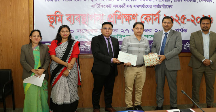 ভূমি ব্যবস্থাপনা প্রশিক্ষণ কোর্সে মৌলভীবাজার জেলার দুইজন  ১ম ও ২য় স্থান অর্জন করেন