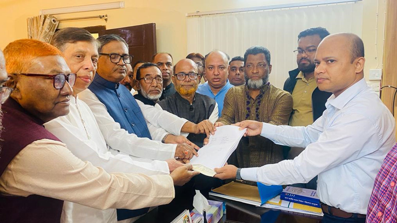 ওবায়দুল কাদেরের মনোনয়নপত্র জমা দিলেন তার ছোট ভাই মির্জা