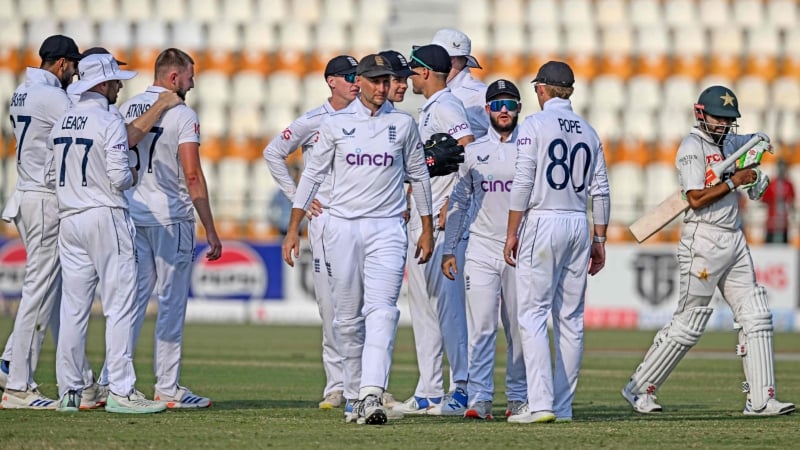 টেস্টে লজ্জার রেকর্ড গড়ে হারল পাকিস্তান