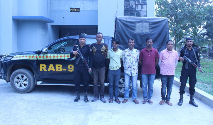 র&zwj;্যাব-৯ এর জালে ট্রেনের টিকেটসহ পাঁচ কালোবাজারি