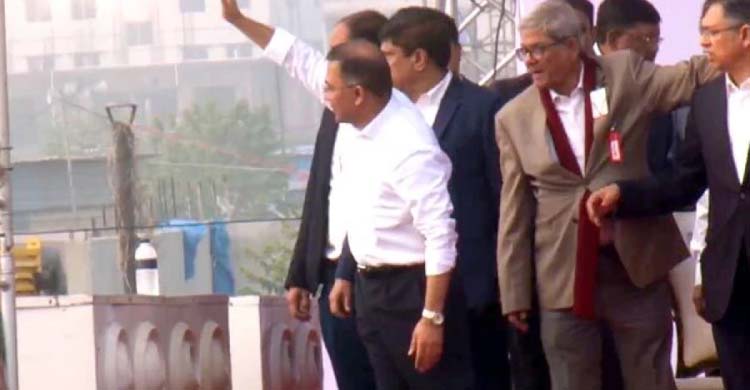 তারেক রহমানকে একনজর দেখতে রাস্তাজুড়ে জনতার ভিড়