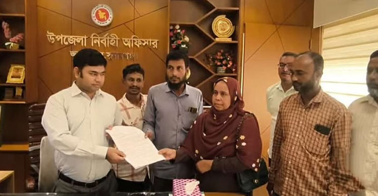 জগন্নাথপুরে ছাত্রী-শিক্ষকের ঘটনায় ইউএনও বরাবর সমঝোতা কপি প্রদান