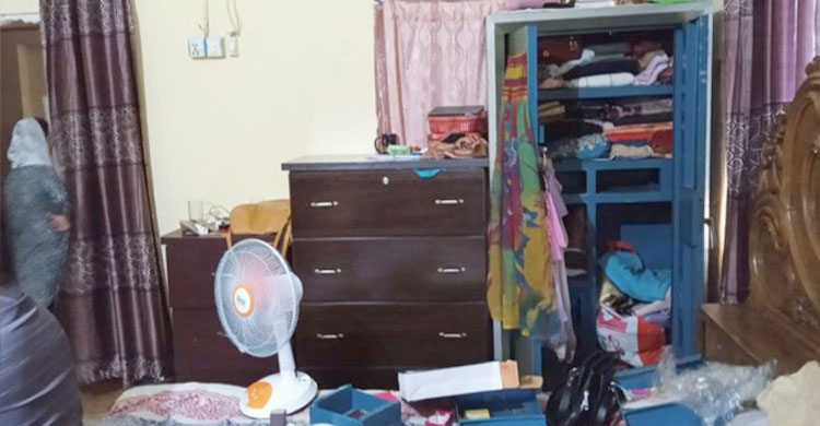 বড়লেখায় ডা কা তি, ৩০ লাখ টাকার মা লা মা ল লুট