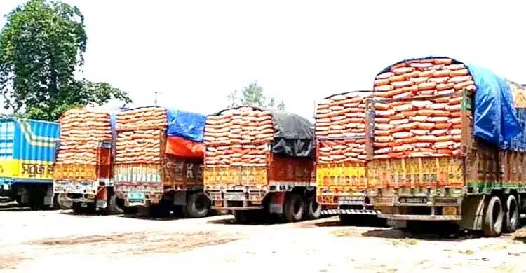 হিলি দিয়ে বেড়েছে চালের আমদানি, কমেছে দাম