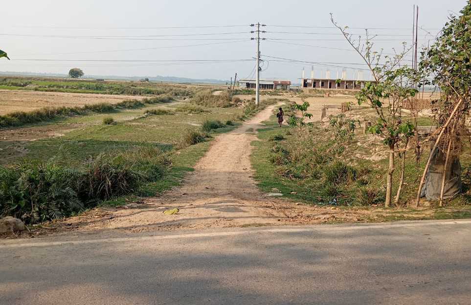 ছাতকে কাঁচা রাস্তায় চলাচলে দু*র্ভোগ