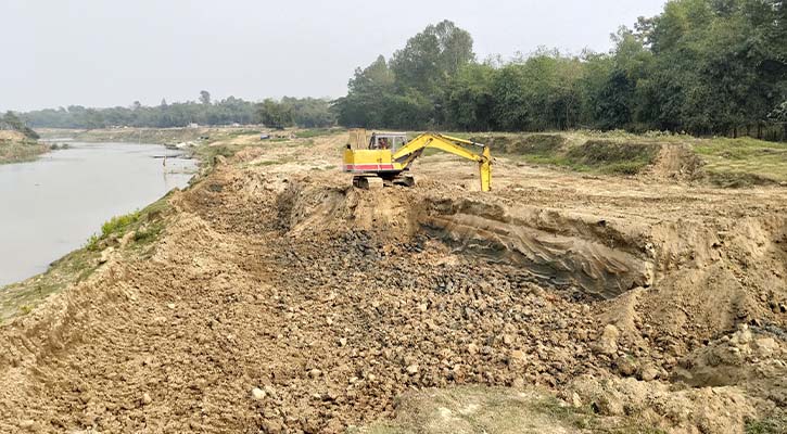 হবিগঞ্জে খোয়াই নদীর বাঁধ মেরামতে দু*র্নীতি, ভা*ঙনের শ*ঙ্কা