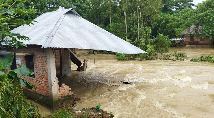 প্লাবিত শতাধিক গ্রাম, পানিবন্দি দেড় লাখ মানুষ