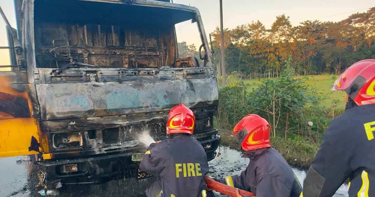 ৩৪ দিনে ৪৮০ বাহন ও ১১৯ স্থাপনায় অগ্নি সংযোগ-ভাংচুর