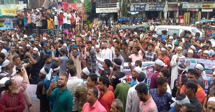 ব্যারিস্টার সুমনকে হ ত্যা র পরিকল্পনা: মাথায় কাফনের কাপড় বেঁধে প্রতিবাদ