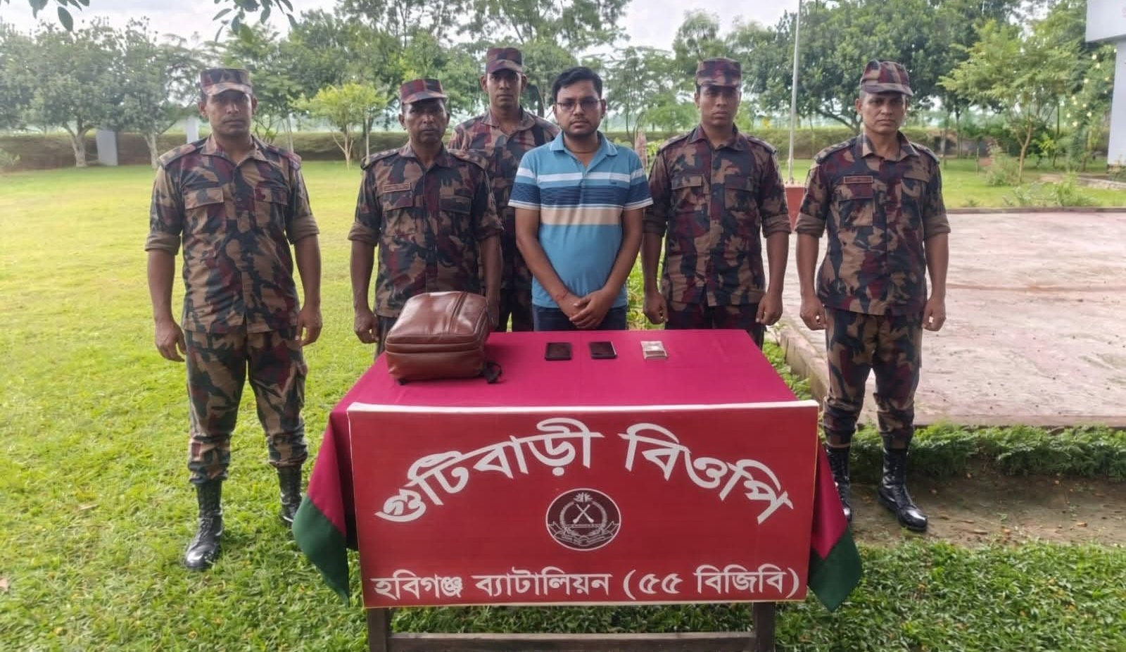ভা'রতে যাওয়ার পথে জামালগঞ্জ নির্বাচন অফিসের কর্মচারী আ'টক