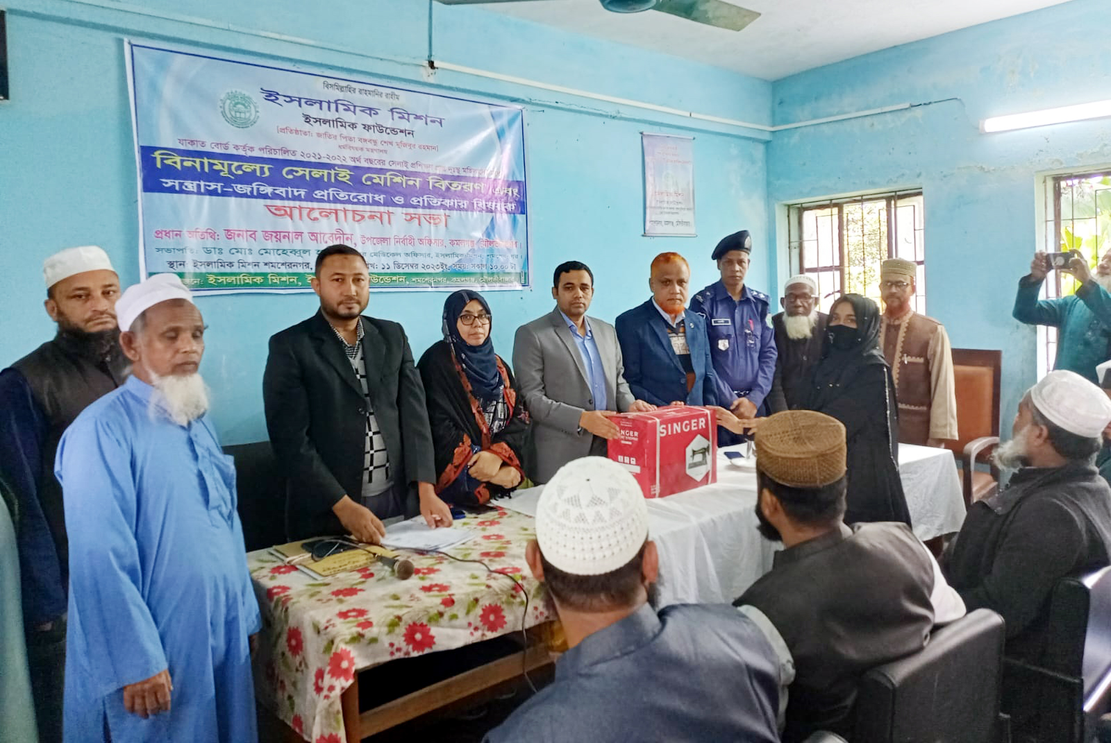 কমলগঞ্জে ইসলামিক মিশন এর উদ্যোগে সেলাই মেশিন বিতরণ