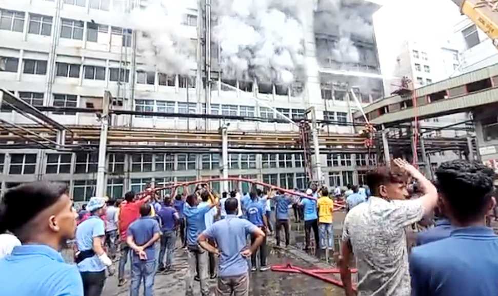 হবিগঞ্জ ইন্ডাস্ট্রিয়াল পার্কে আগুন নিহত ১, আহত ৩০