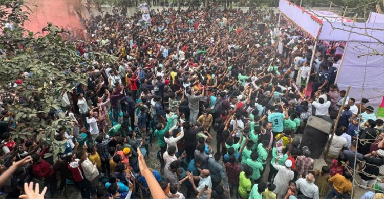 হবিগঞ্জে হামজার বাড়িতে জনসমুদ্র, বাফুফে কর্তারা ঢাকায়