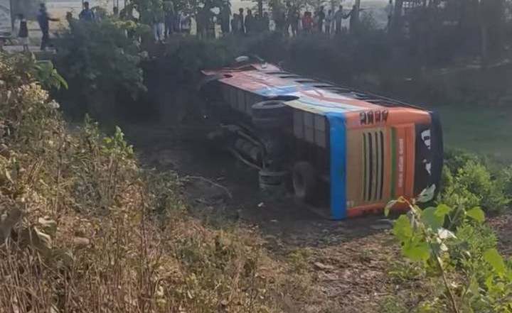 লাখাইয়ে বাস উ*ল্টে আ*হত ১৫ 