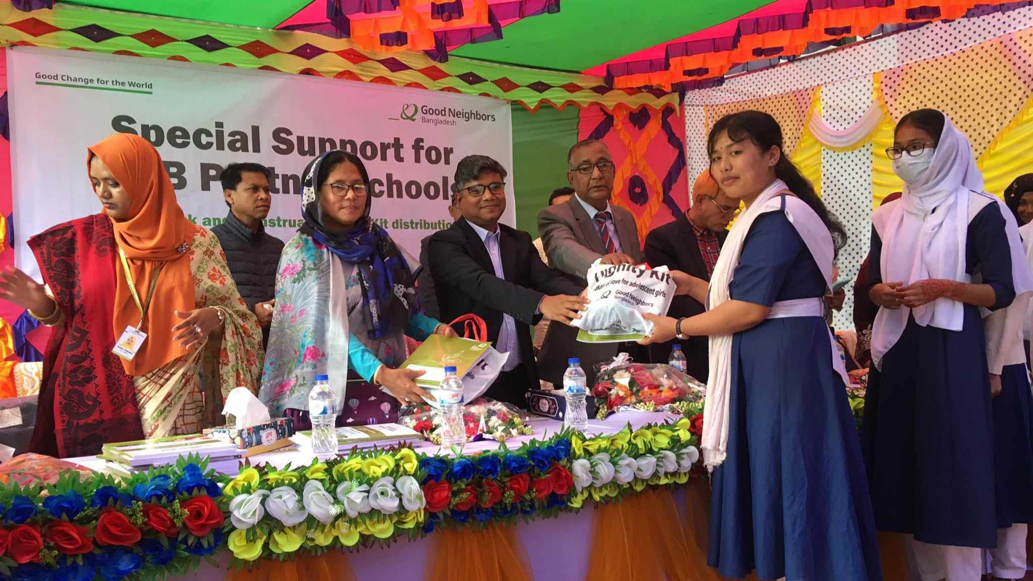 কমলগঞ্জে শিক্ষা ও স্বাস্থ্য উপকরণ প্রদান