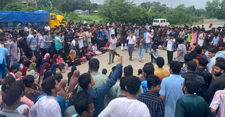 অপ্রতিম হত্যার বিচারের দাবিতে ঢাকা-চট্টগ্রাম মহাসড়ক অবরোধ
