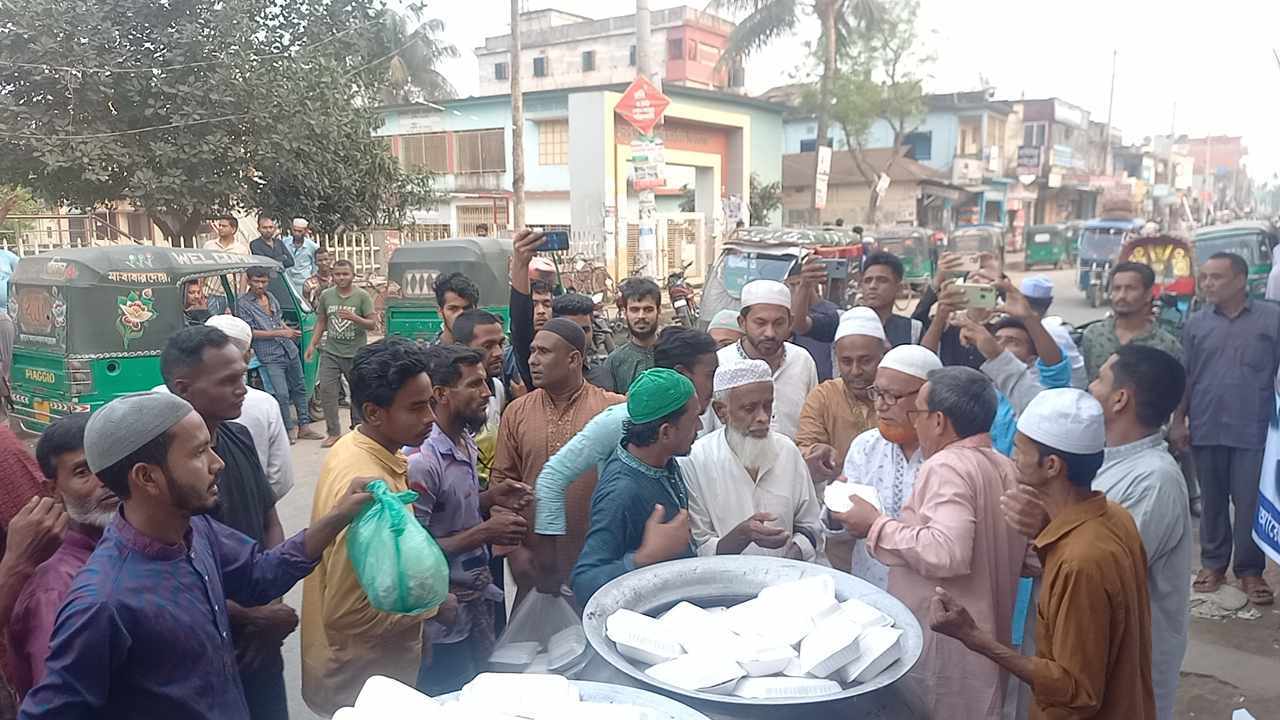 চুনারুঘাট উপজেলা বিএনপির দোয়া ও ইফতার বিতরণ