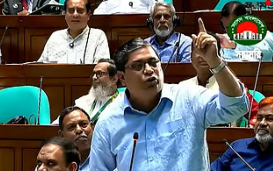লন্ডনে গিয়ে  জুলাই আন্দোলনের &lsquo;ট্রফি&rsquo;  বিএনপিকে দিয়ে আসেন অধ্যাপক ইউনূস:   স্থানীয় সরকার প্রতিমন্ত্রী