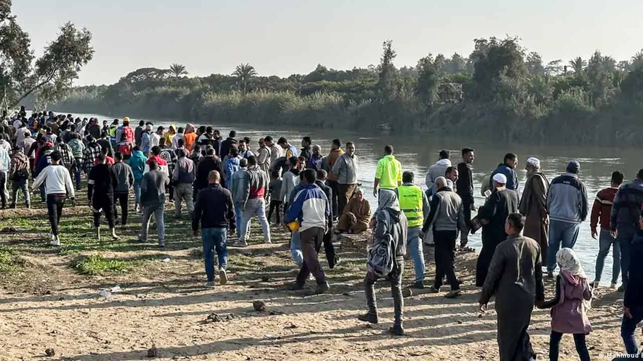 মিশরে নৌকা ডুবে মৃত ১০ শ্রমিক