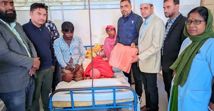জাতীয় সমাজসেবা দিবসে দোয়ারাবাজারে রো গি দের মাঝে ন স ক স'র  ক ম্বল বিতরণ