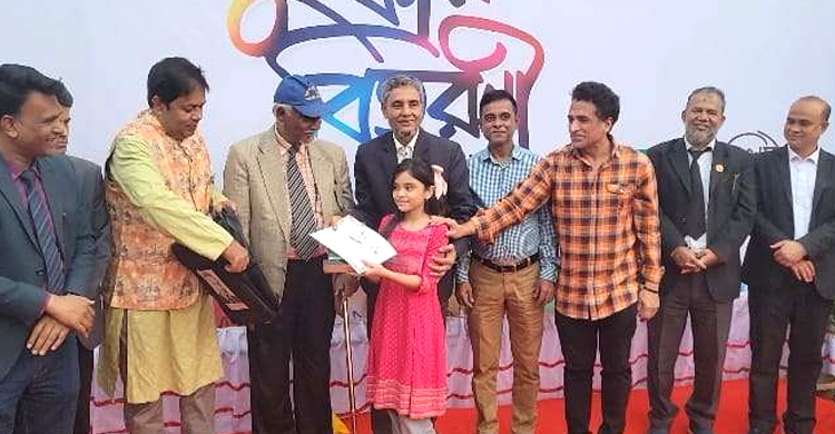 মৌলভীবাজারে রং তুলিতে জি*য়াউর রহমানকে স্মরণ