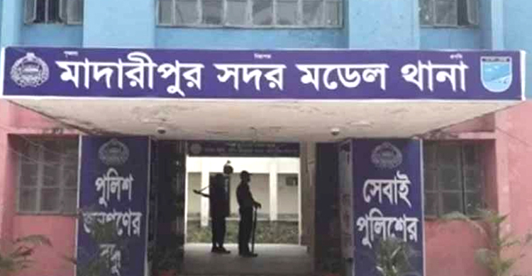 মাদারীপুরে ট্রিপল মা র্ডা রে র ঘটনায় মা ম লা, গ্রে ফ তা র ৩