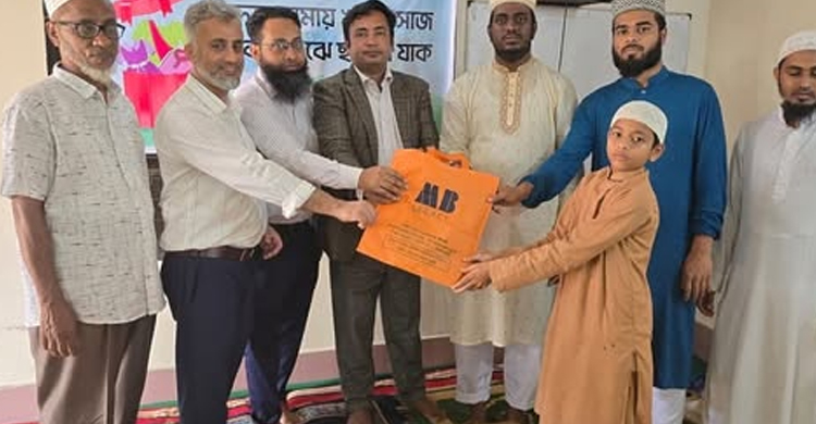 সুবিধাবঞ্চিত শিশুদের মাঝে আইএফআইসি ব্যাংক মৌলভীবাজার শাখার ঈদ উপহার
