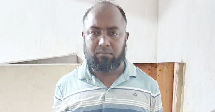 রূপগঞ্জের পলাতক ই উ পি সদস্য শমসের আলী গ্রে প্তা র 