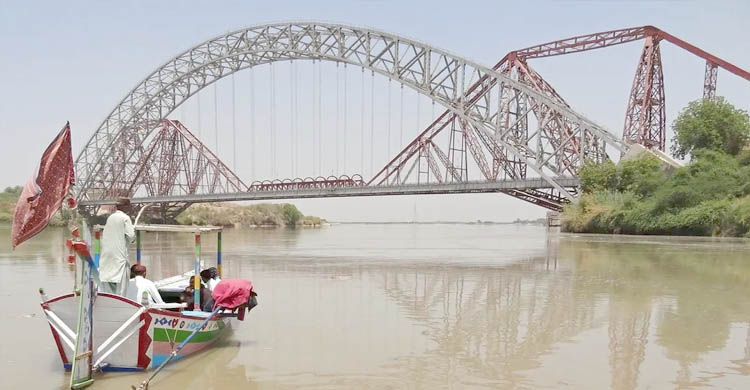 সিন্ধু নদে বাঁধ দিলে গুঁড়িয়ে ফেলব : পা কি স্তা নে র প্র তি র ক্ষা ম ন্ত্রী খাজা আসিফ