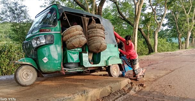 সালুটিকর-গোয়াইনঘাট সড়ক : মেয়াদ বৃদ্ধি করেও শেষ হয়নি কাজ